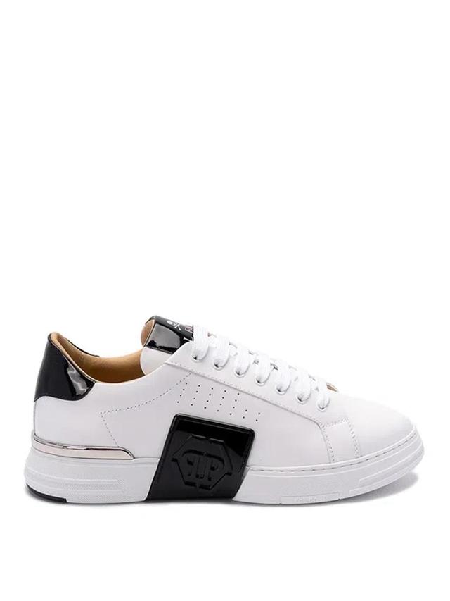 Hexagon Lo-top Sneakers In White Product Image