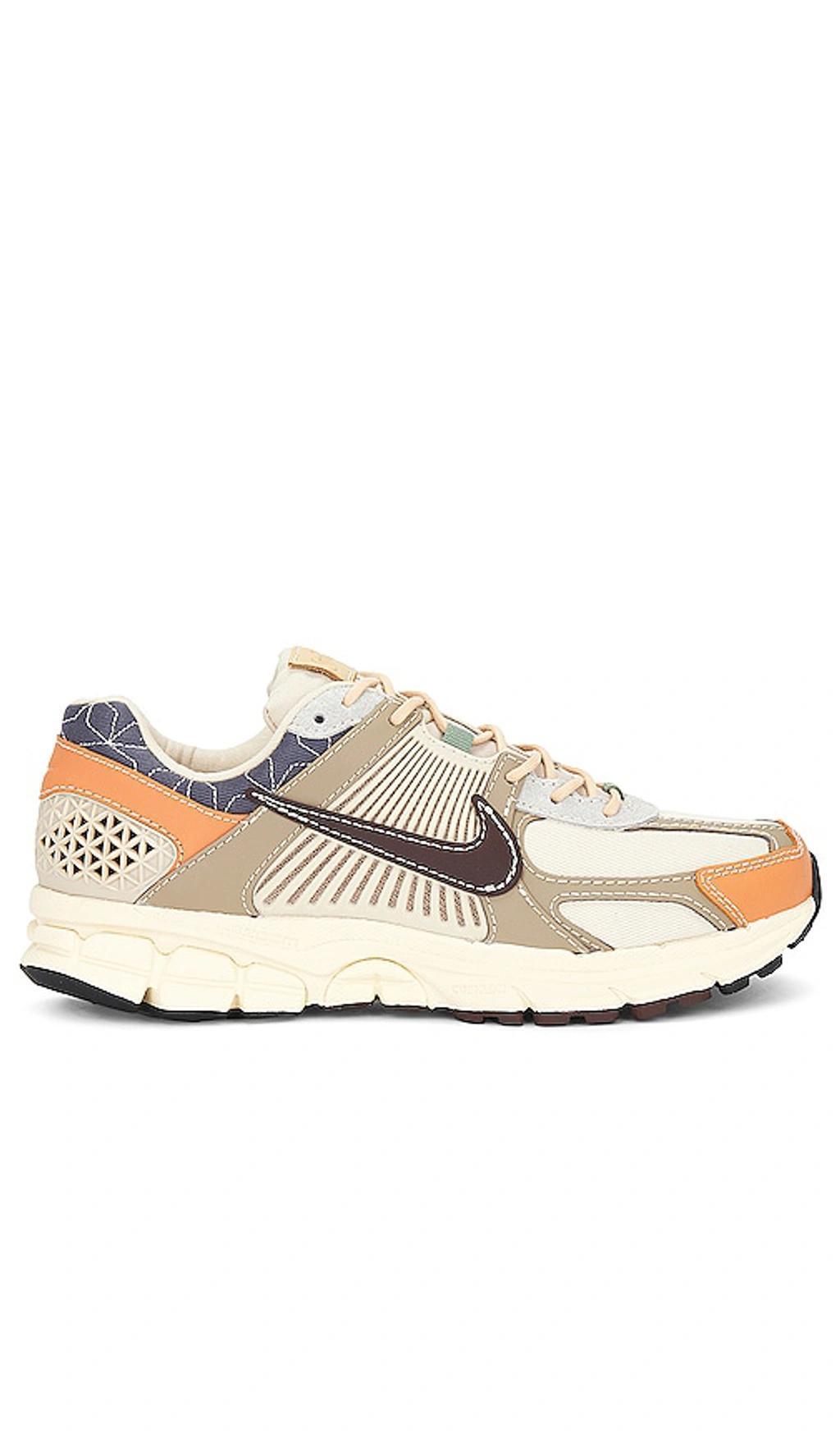 NIKE Zoom Vomero 5 In Brown Product Image