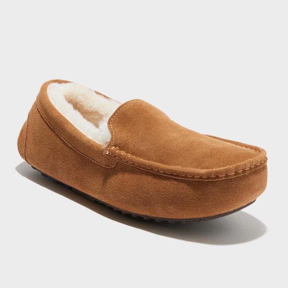 dluxe by dearfoams Mens Nelson Shearling Moccasin Slippers - Chestnut 8 Product Image