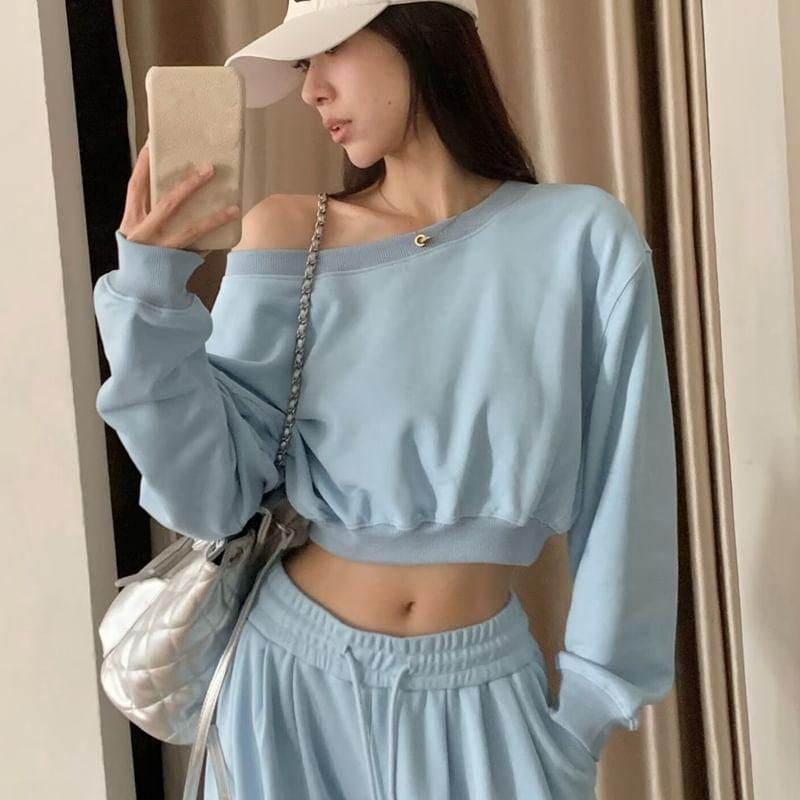 Off Shoulder Plain Crop Pullover Product Image