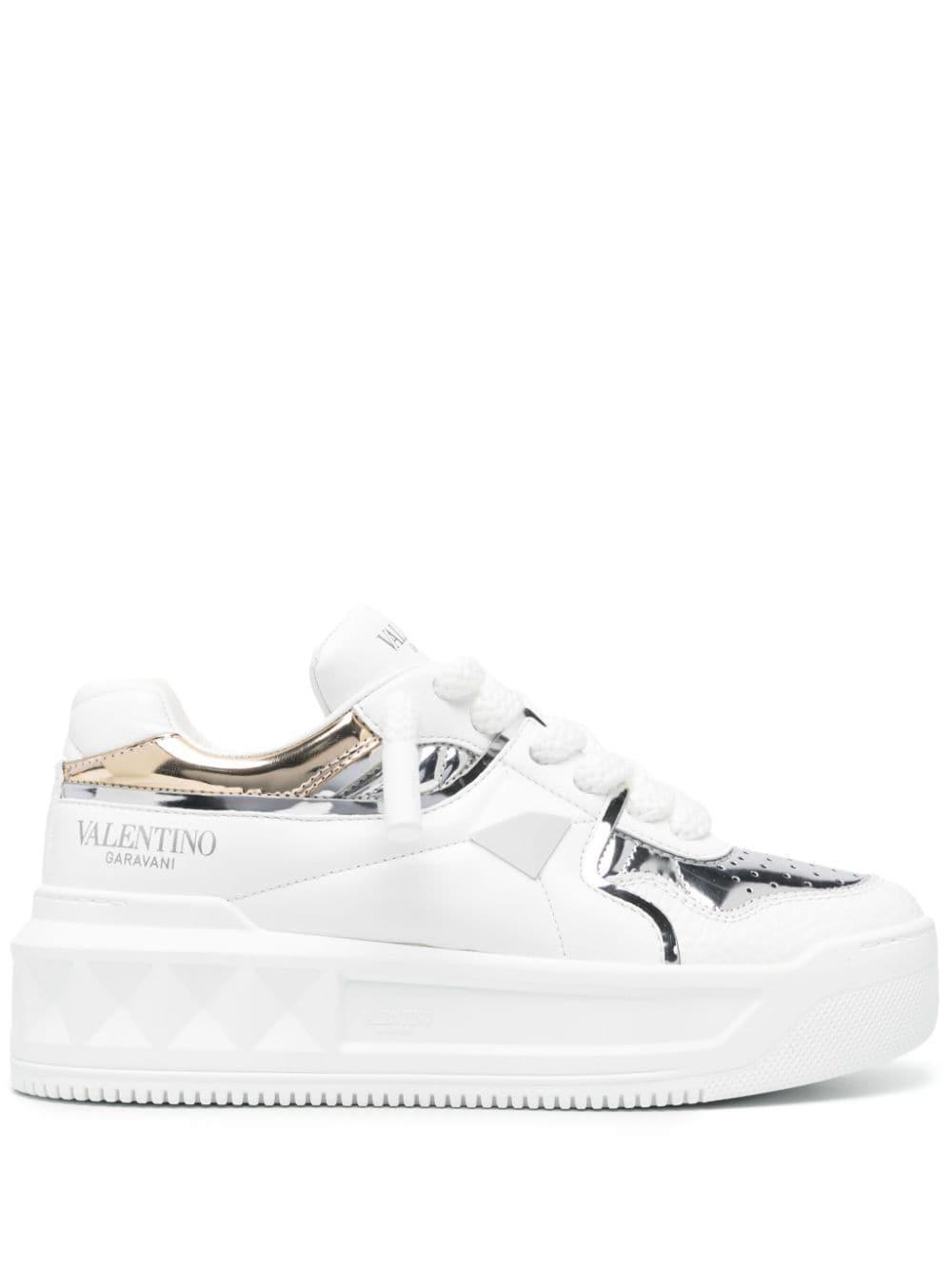 Sneakers In Bianco/argento/dark Platino Product Image