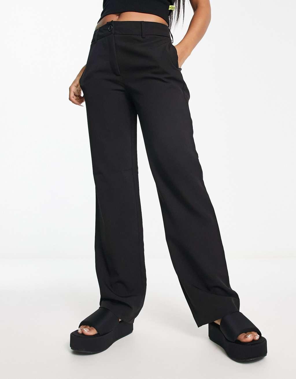 Only straight leg tailored pants in black  product image