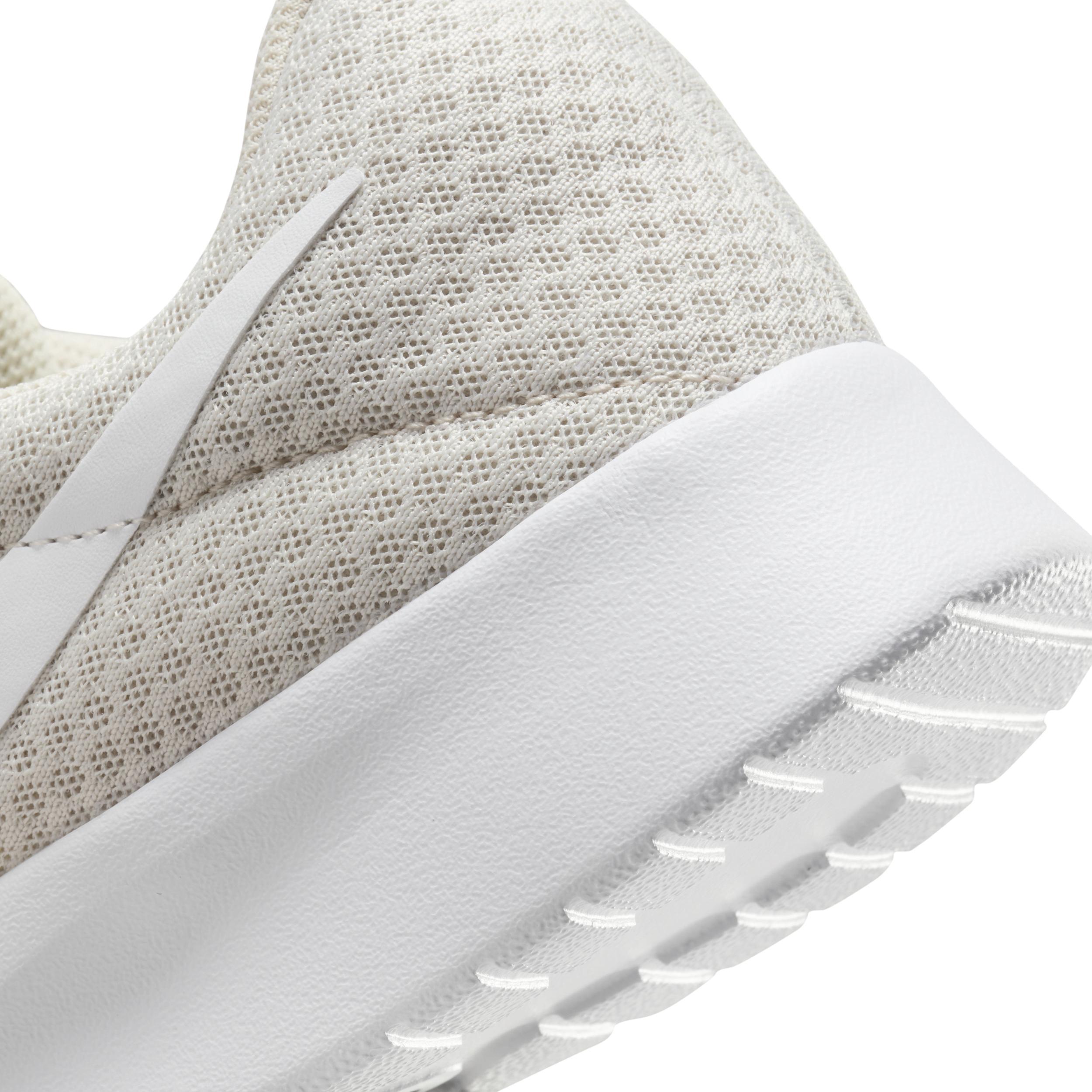 Nike Women's Tanjun Shoes Product Image