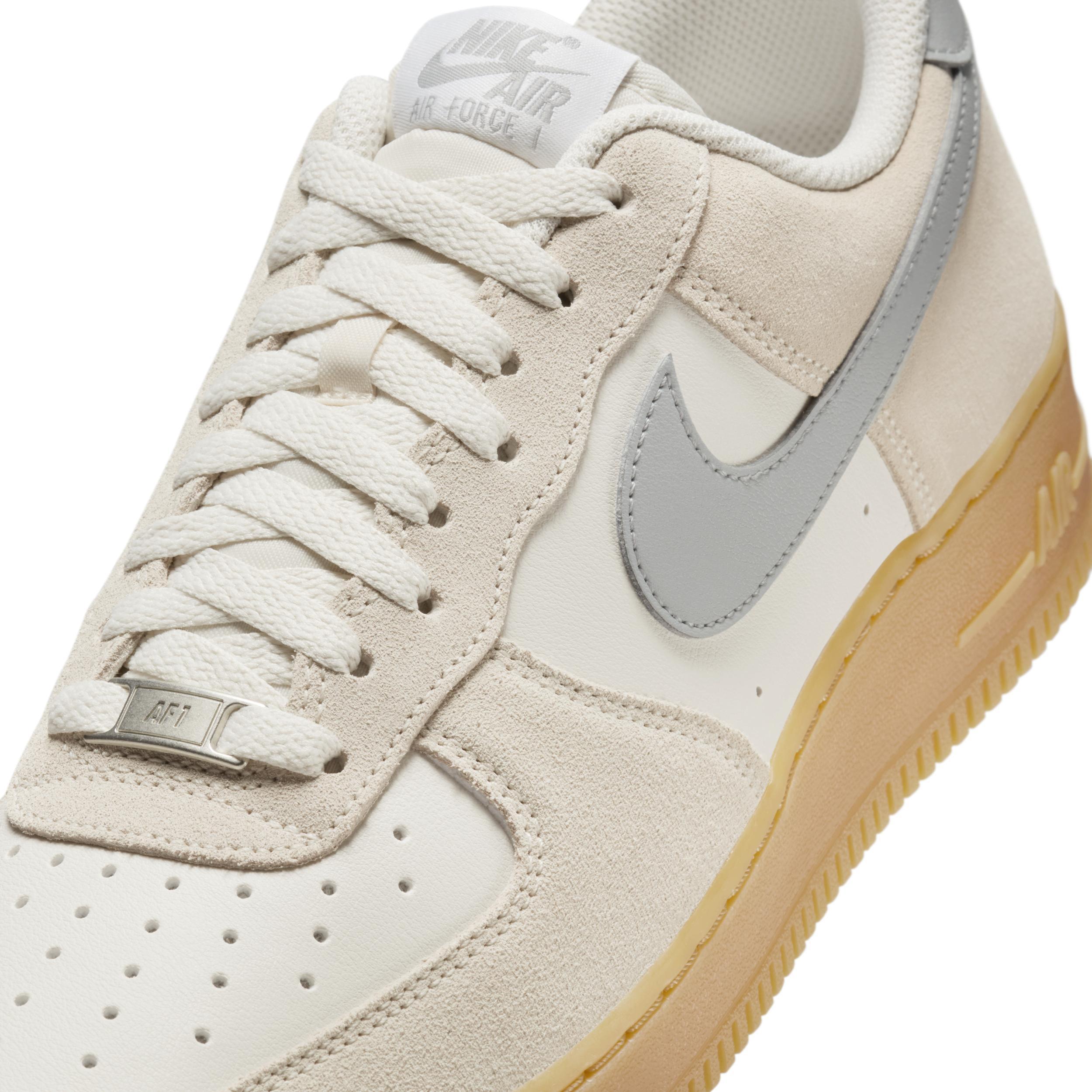 Nike Men's Air Force 1 '07 LV8 Shoes Product Image