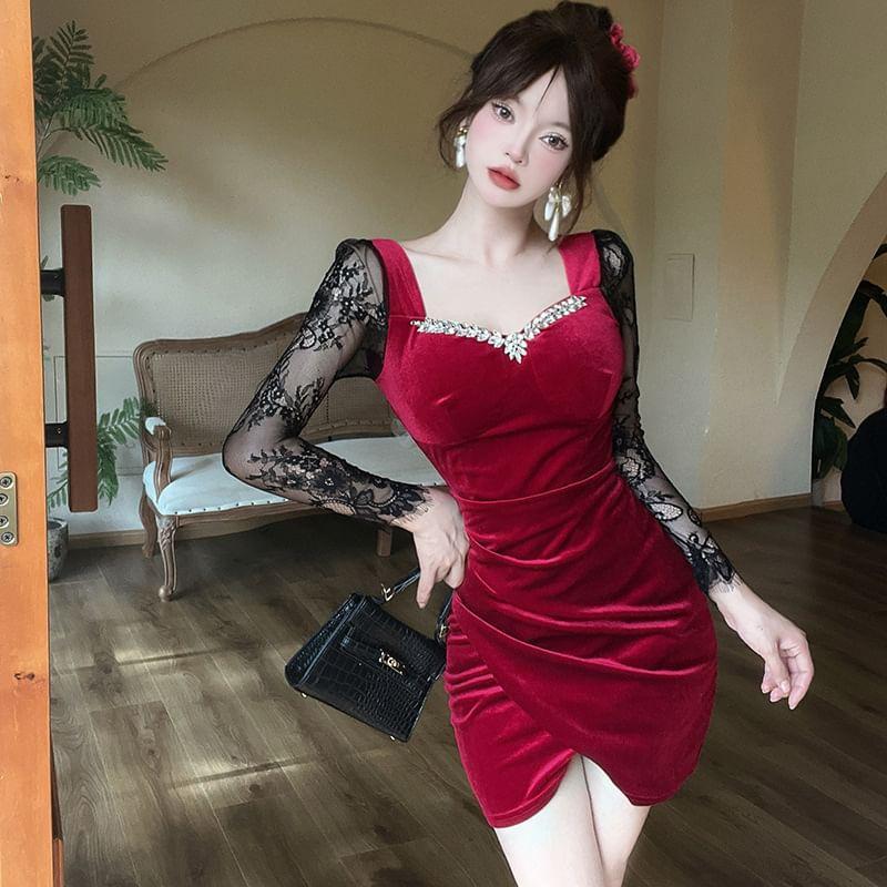 Long-Sleeve Sweetheart Neckline Lace Panel Velvet Mini Bodycon Dress Product Image