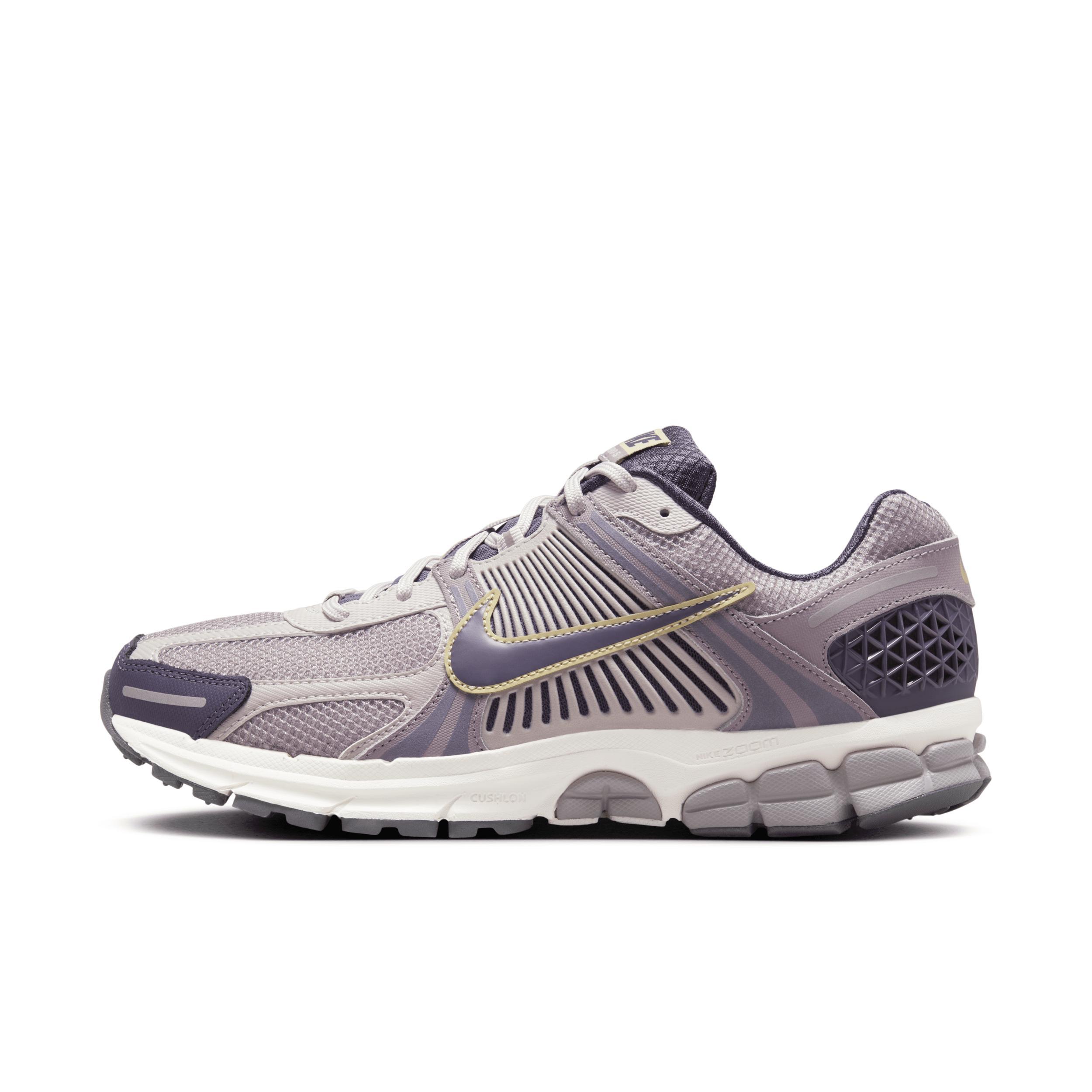 Nike Men's Zoom Vomero 5 Shoes Product Image