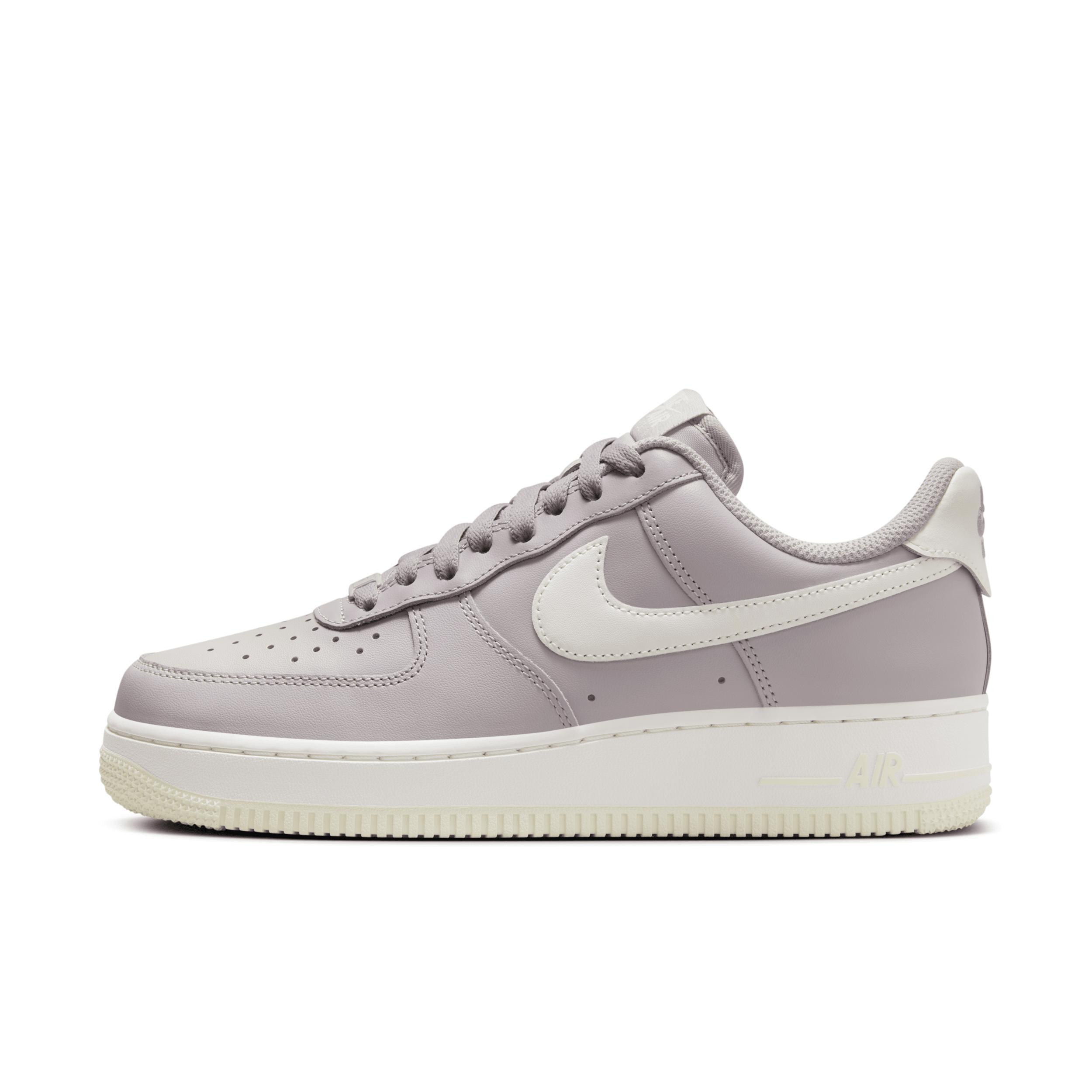 Nike Women's Air Force 1 '07 EasyOn Shoes Product Image