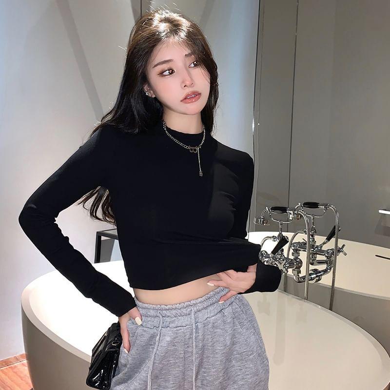 Long-Sleeve Mock Neck Plain Cropped T-Shirt Product Image