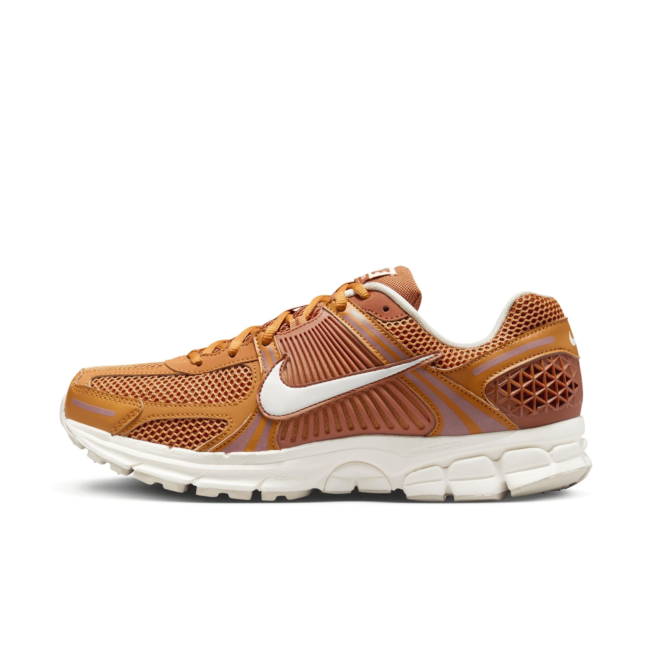 Nike Men's Zoom Vomero 5 Shoes Product Image