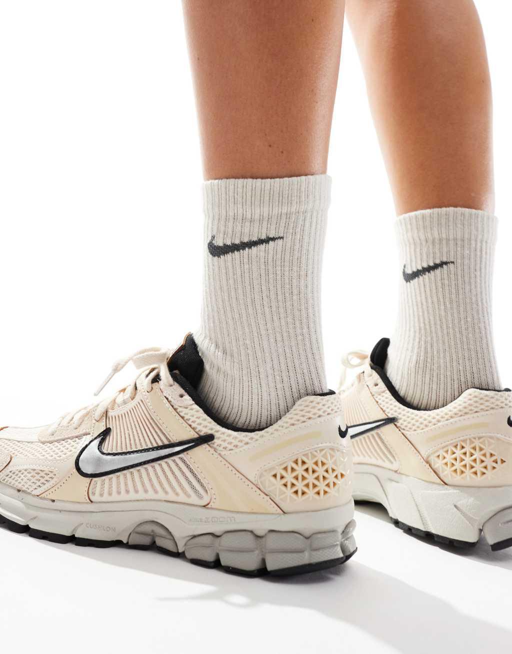 Nike Vomero 5 sneakers in beige, off white and silver Product Image