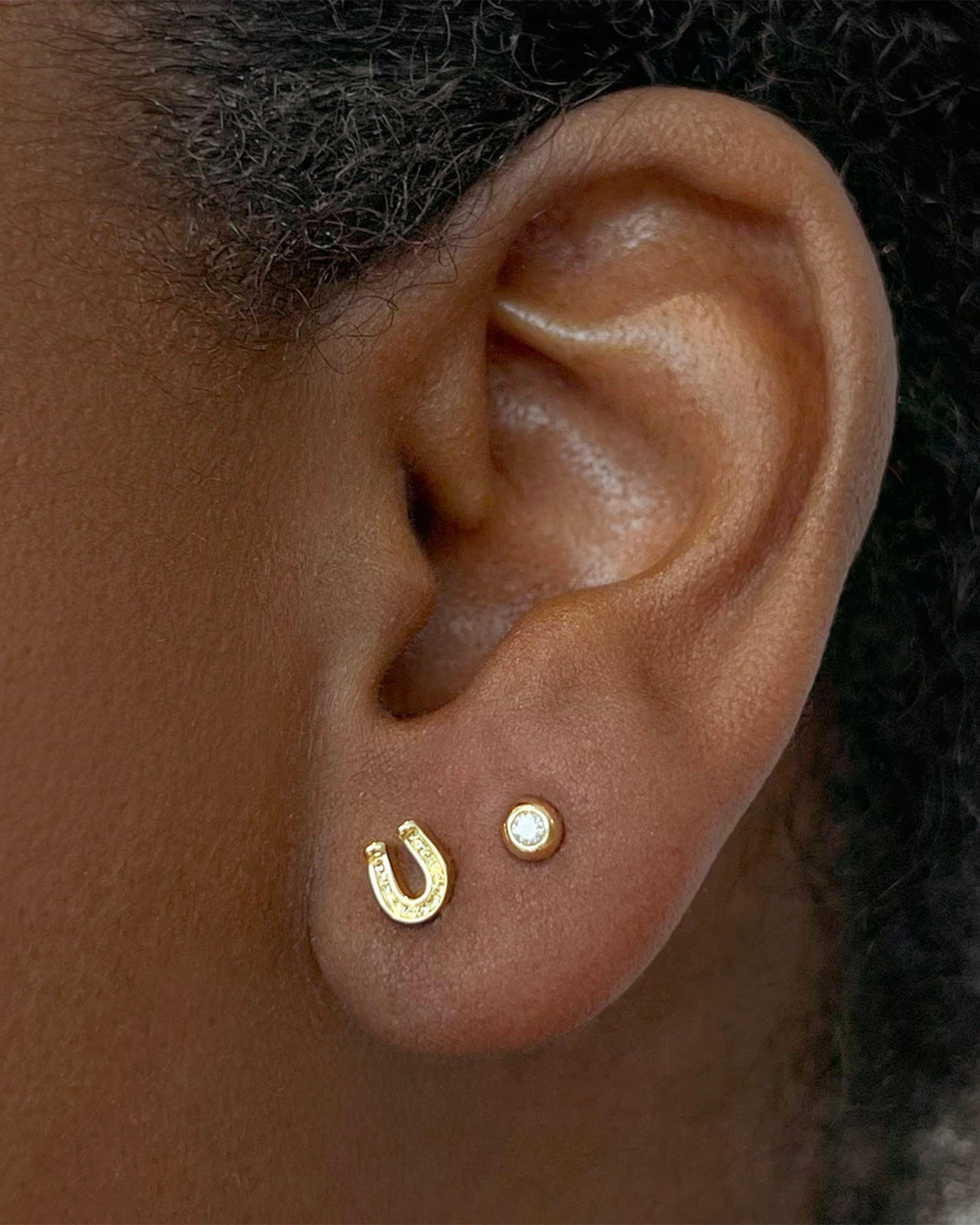 Horseshoe Single Stud Earring in Gold Product Image