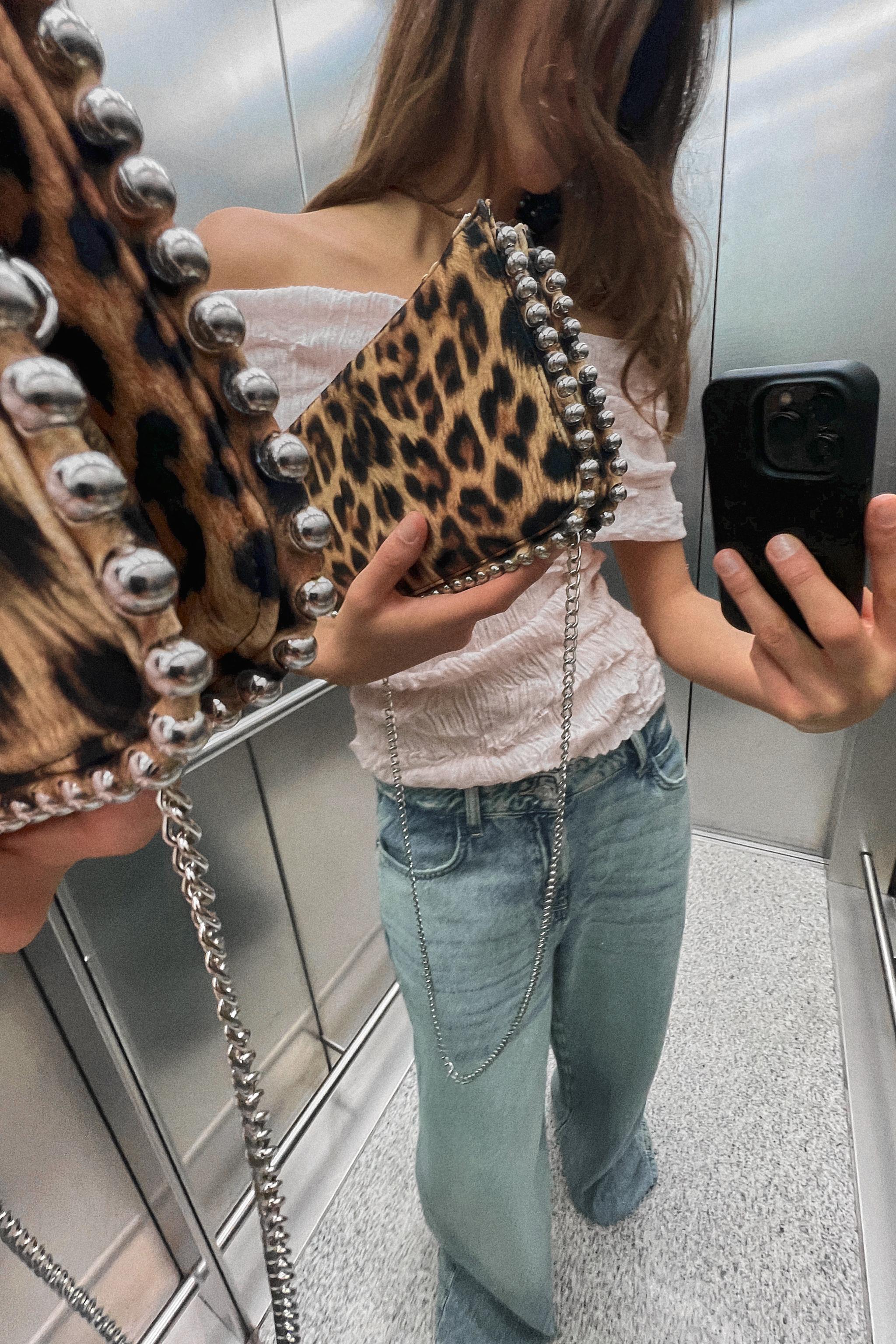 STUDDED CROSSBODY WALLET BAG Product Image