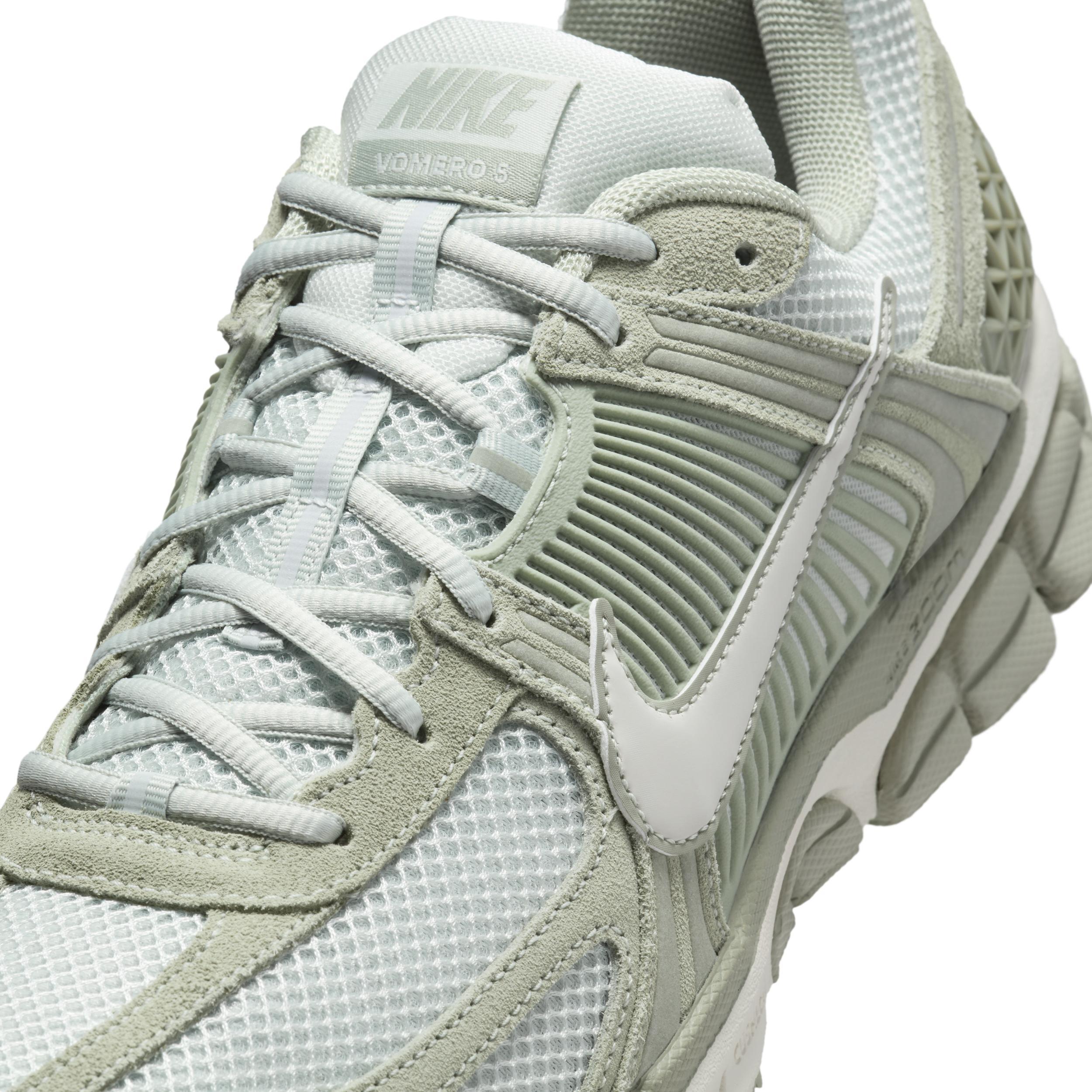 Nike Men's Zoom Vomero 5 Shoes Product Image