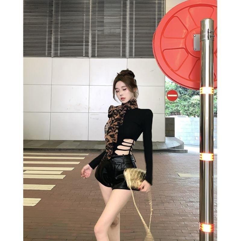 Set: Long Sleeve Plain Cutout Slim Fit Crop T-Shirt + Leopard Print Scarf Product Image