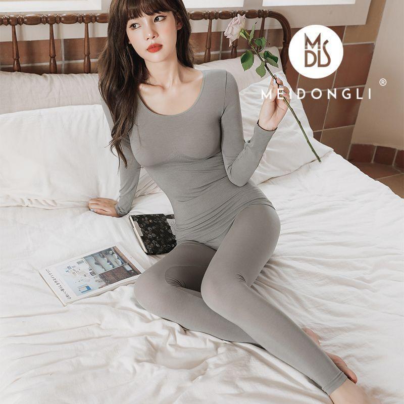 Set: Long-Sleeve Scoop Neck Plain Slim Fit T-Shirt + Leggings Product Image