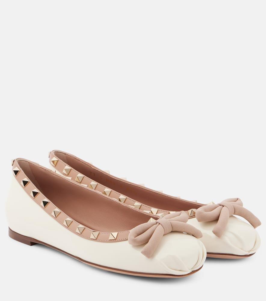 VALENTINO GARAVANI Valentino Rockstud Patent Ballerina Flat In White Product Image