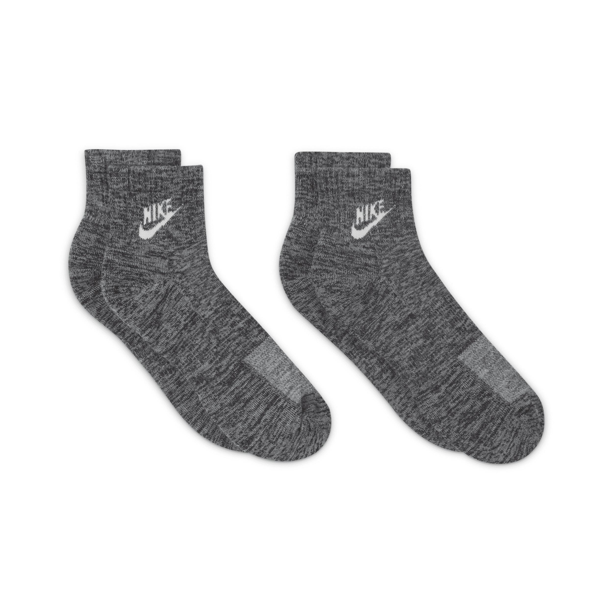 Nike Men's Everyday Plus Cushioned Ankle Socks Product Image