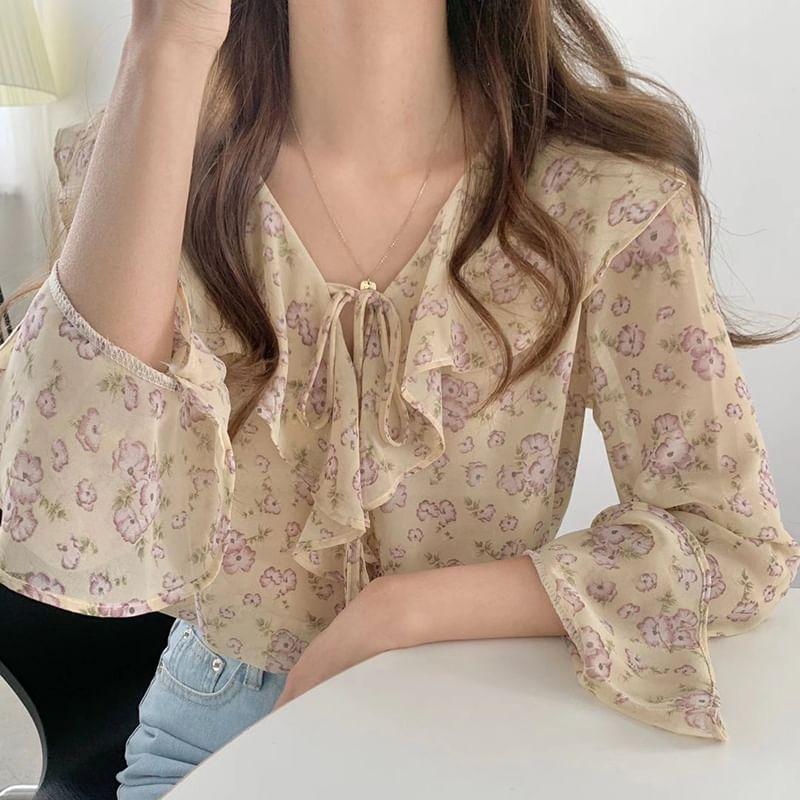 Long-Sleeve Collared Floral Print Ruffle Blouse Product Image