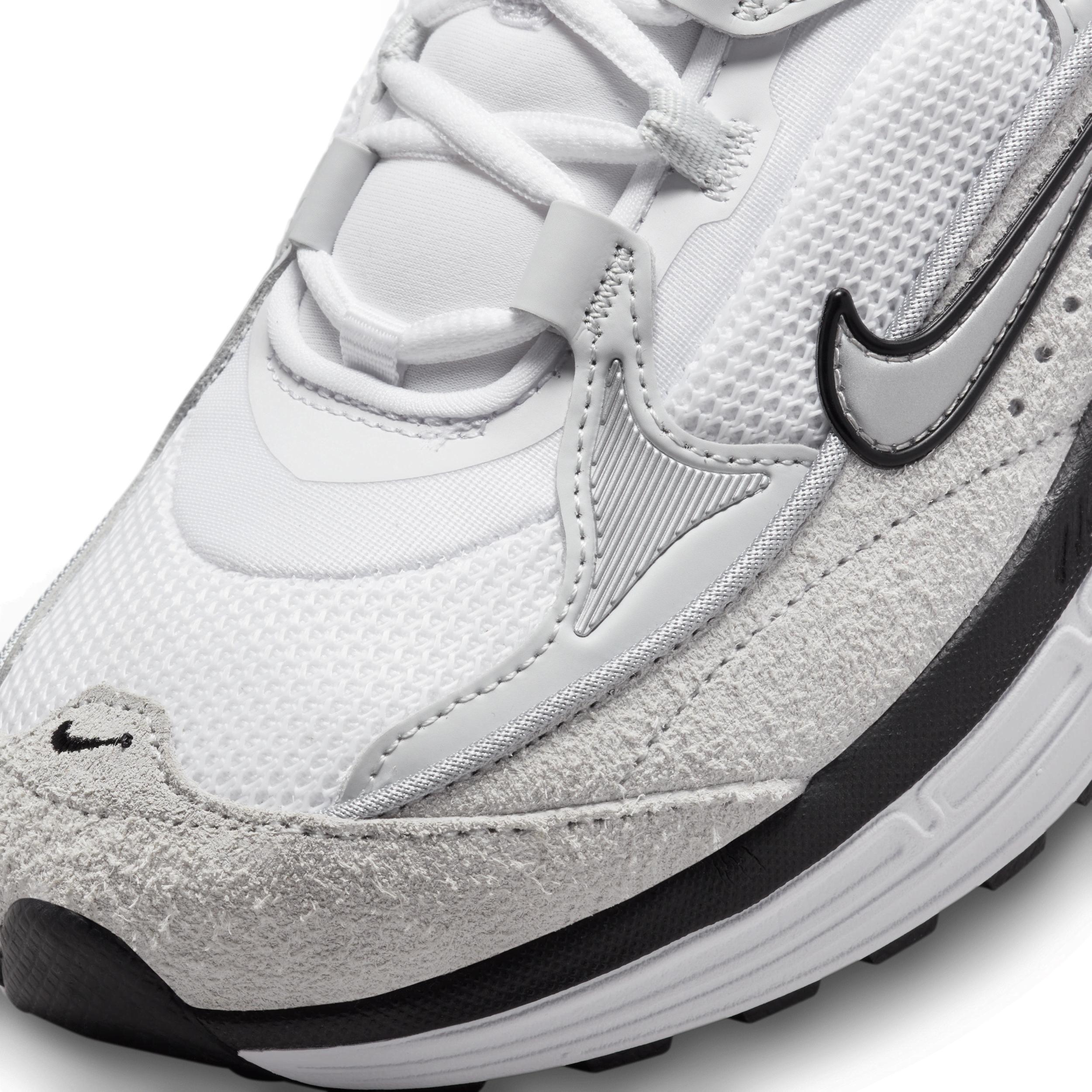 Nike Air Max Bliss Sneaker in White. Product Image