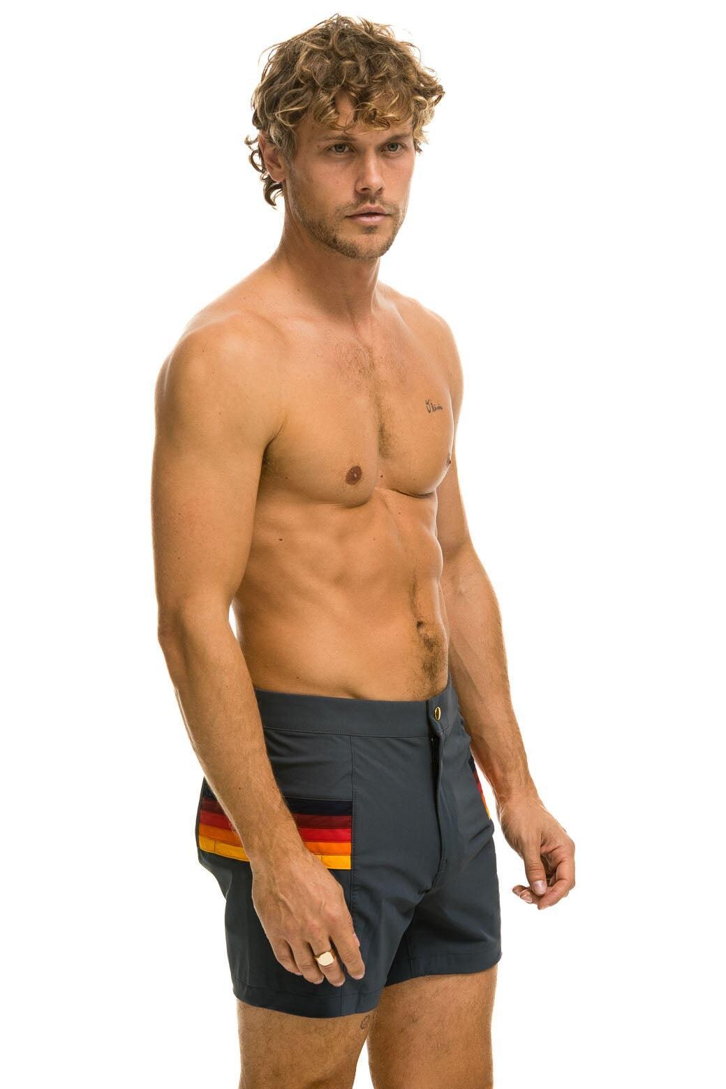 MEN'S HORIZONTAL 5 STRIPE FLEX SHORTS - TITANIUM Male Product Image