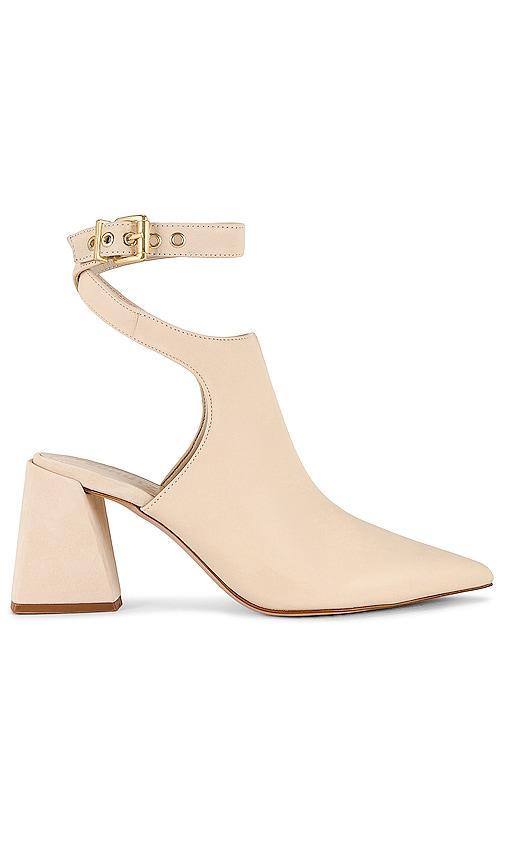 Schutz Kala Pump in Beige. Size 9.5. Product Image