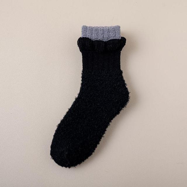 Ruffle Trim Crew Socks Product Image