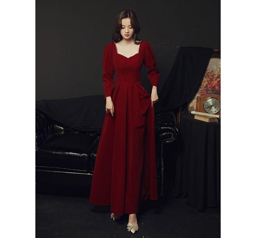 Long-Sleeve Sweetheart Neck Plain Faux Pearl Pleated Velvet A-Line Evening Gown Product Image