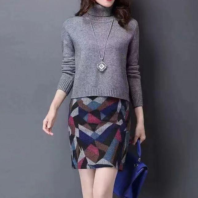 Long-Sleeve Turtleneck Plain Knit Top Product Image