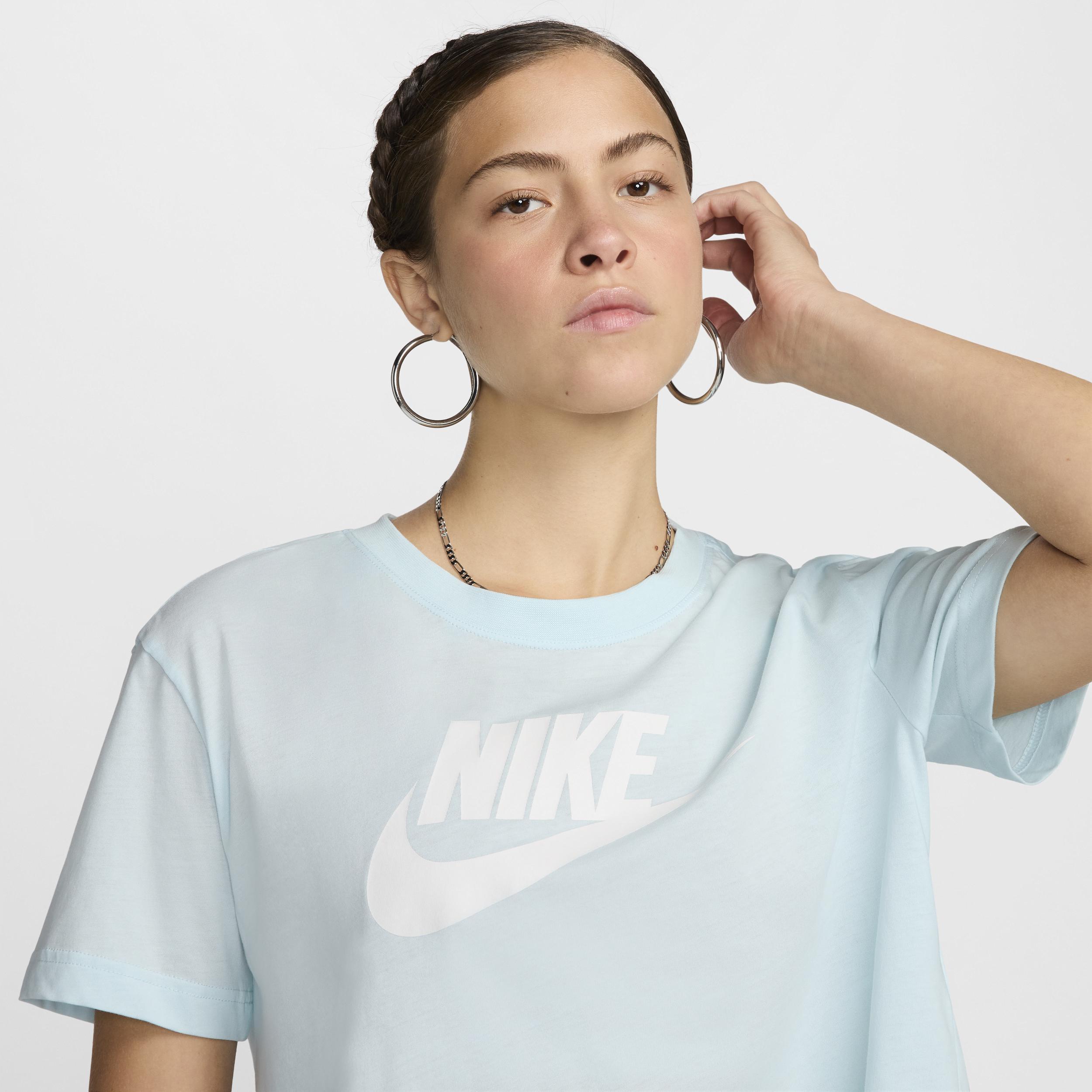 Nike Sportswear Essential Women's Cropped Logo T-Shirt Product Image