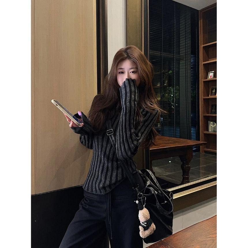 Long-Sleeve Round Neck Striped Ribbed Knit Top Product Image