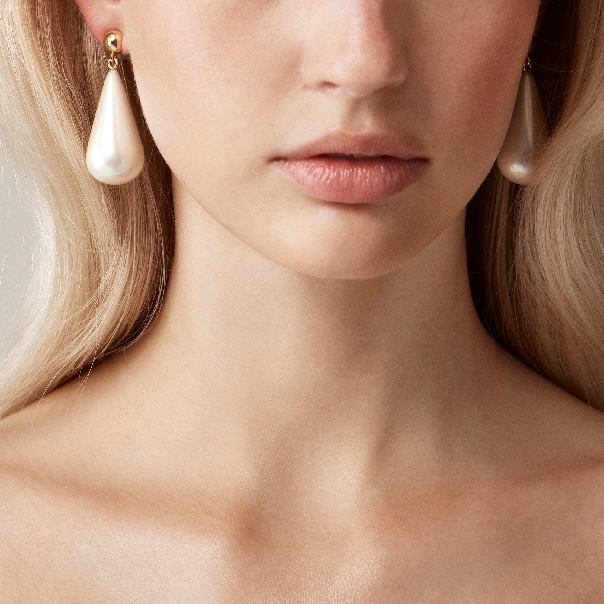 Teardrop pearl earrings product image