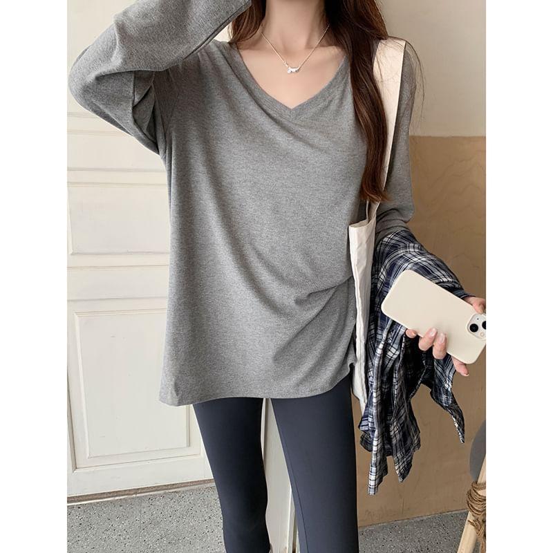 Long-Sleeve V-Neck Plain T-Shirt Product Image