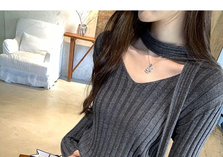 Long-Sleeve V-Neck Ribbed Plain Knit Top Product Image