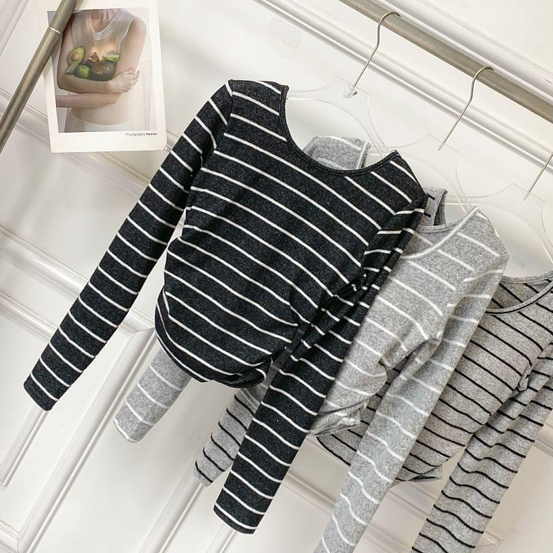 Long Sleeve Round Neck Striped Cropped T-Shirt Product Image