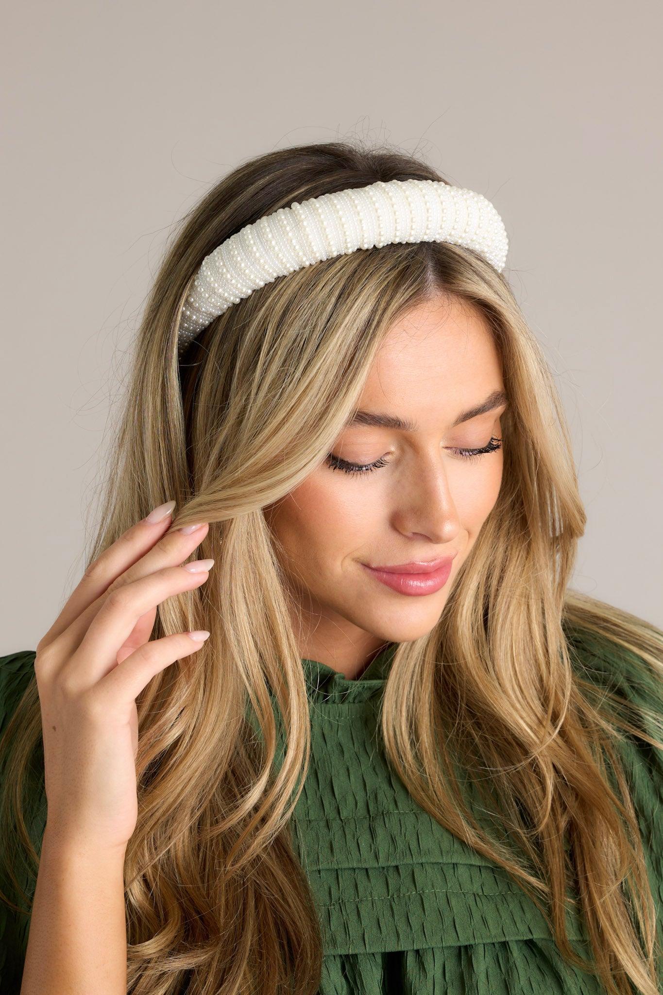 Perfect Stunner White Pearl Headband Product Image