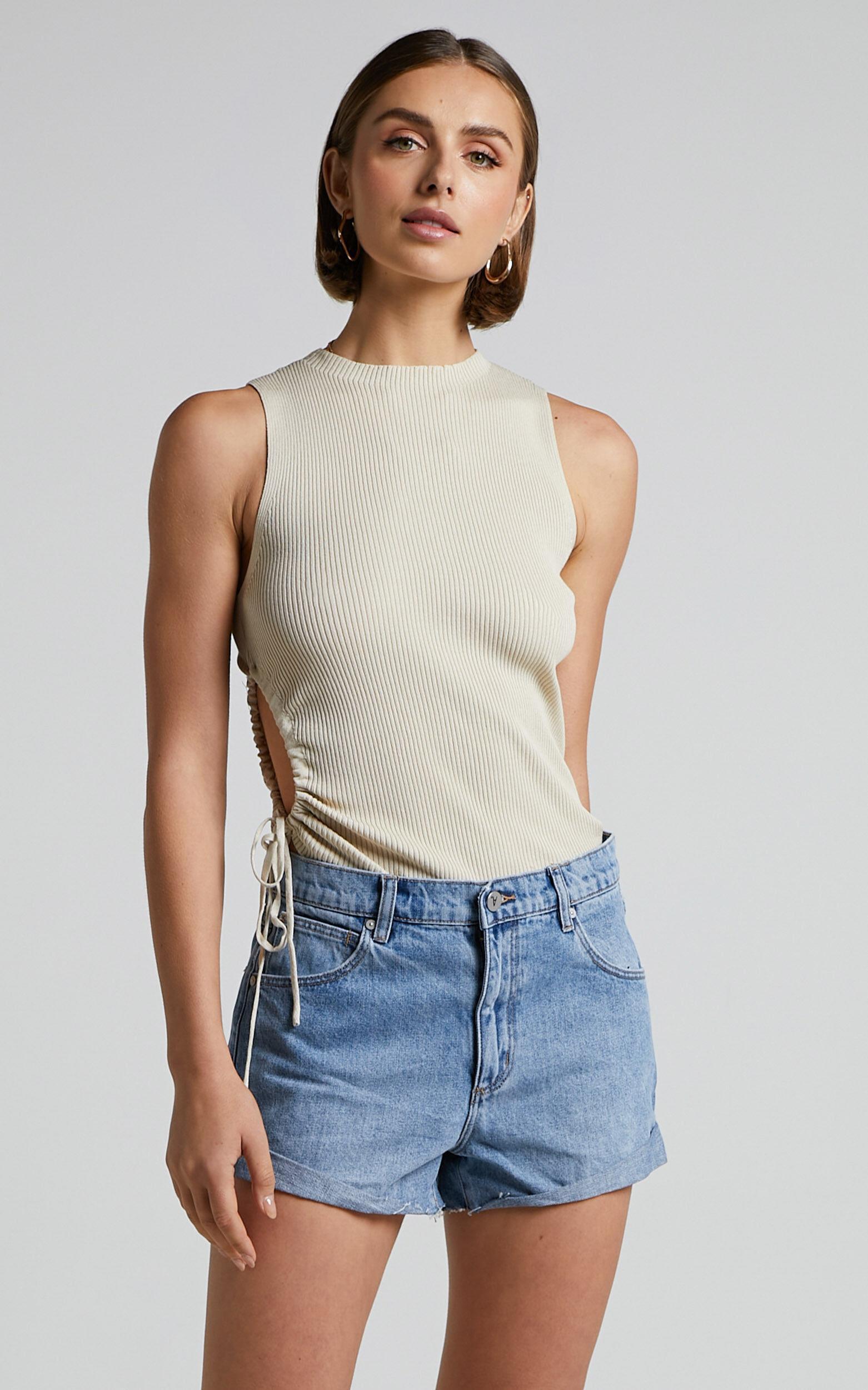 Abrand - A Slouch Shorts in Georgia Product Image