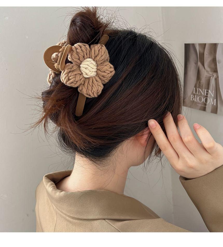 Yarn Flower Hair Clip Product Image