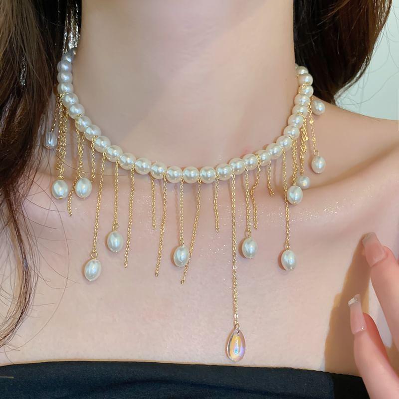 Faux Pearl Pendant Necklace Product Image