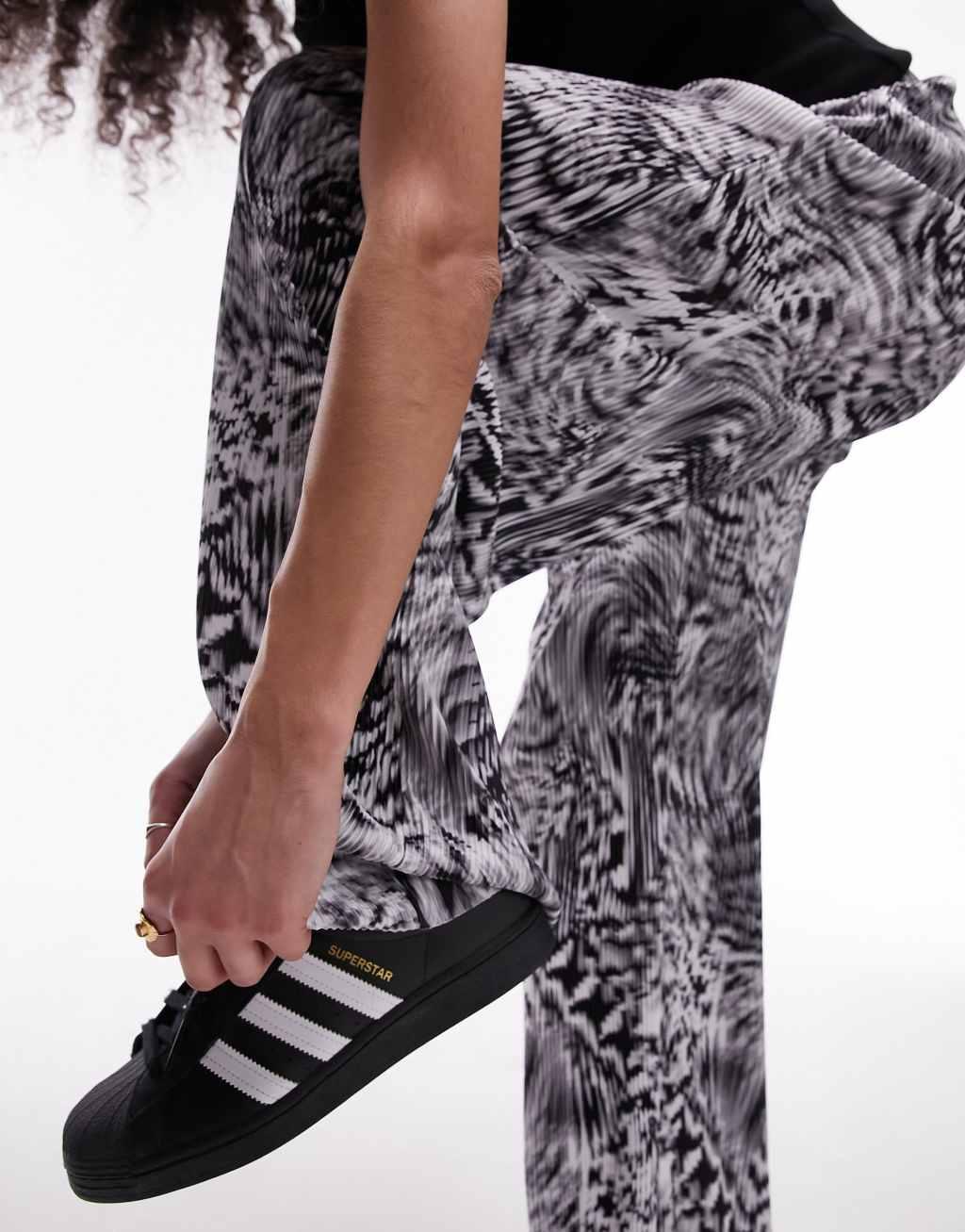 Topshop abstract printed plisse pants in mono Product Image