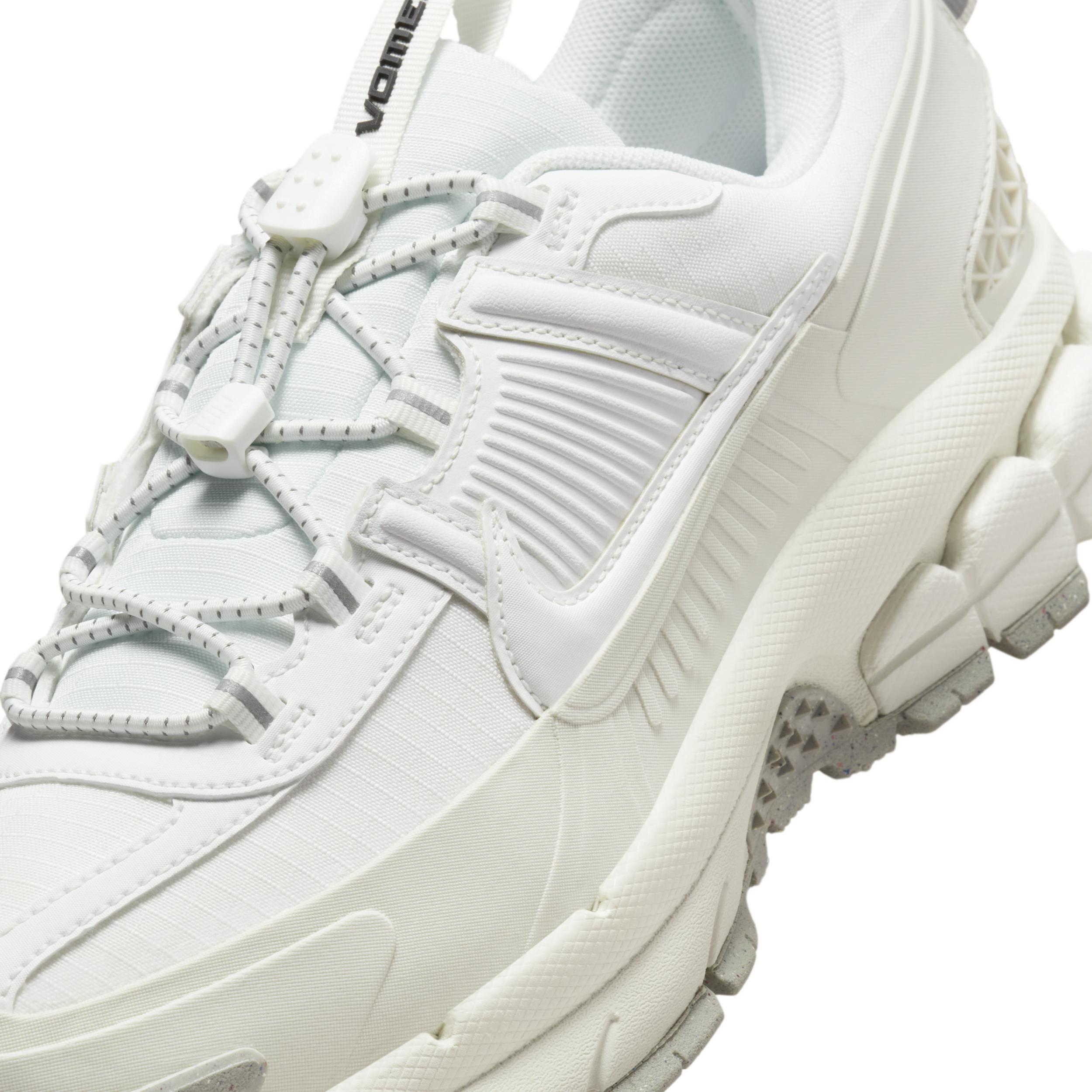 Nike Women's Zoom Vomero Roam Winterized Shoes Product Image