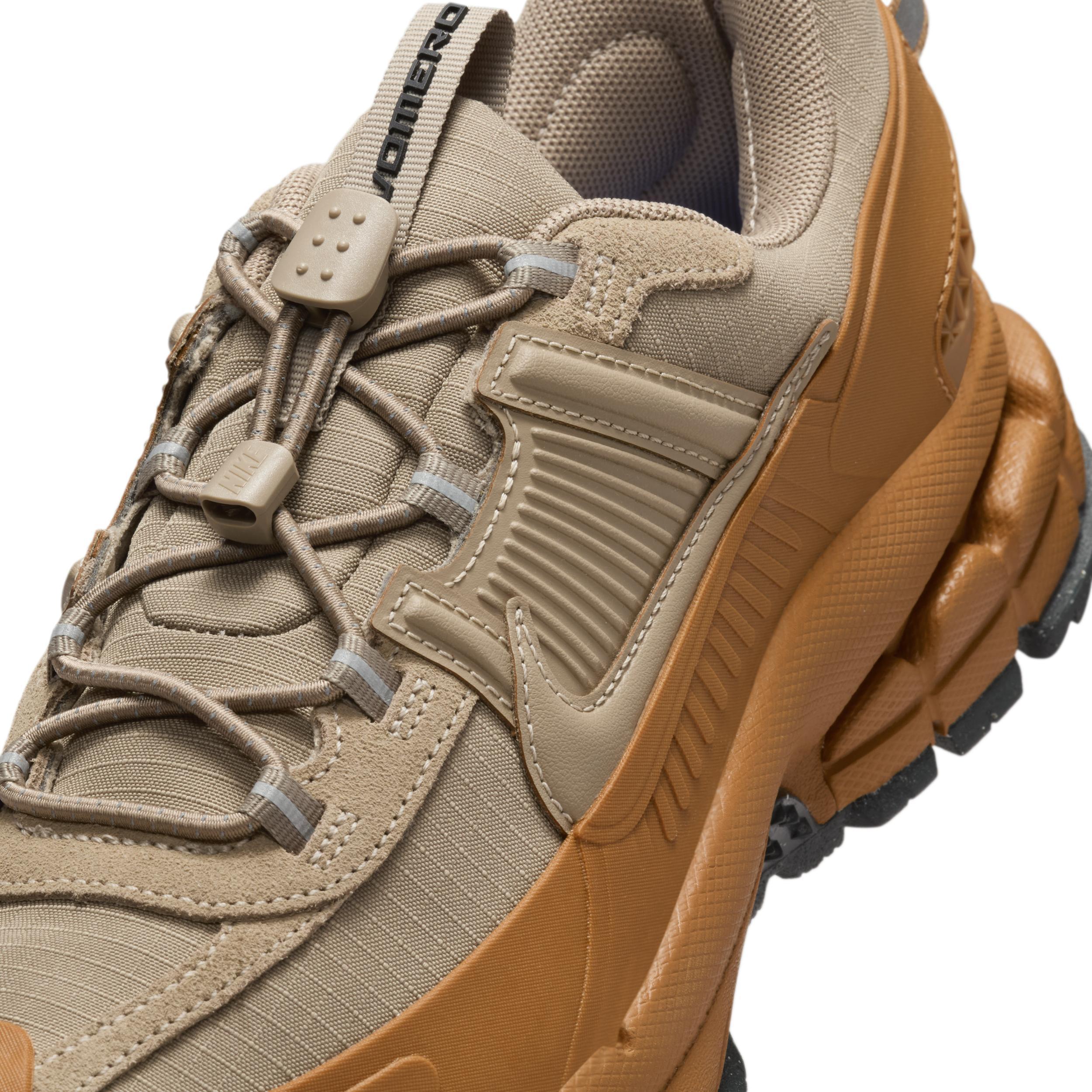 Nike Women's Zoom Vomero Roam Winterized Shoes Product Image