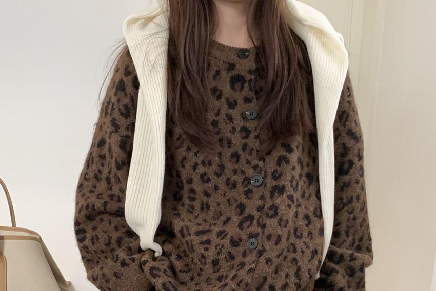 Round Neck Leopard Patterned Cardigan Product Image