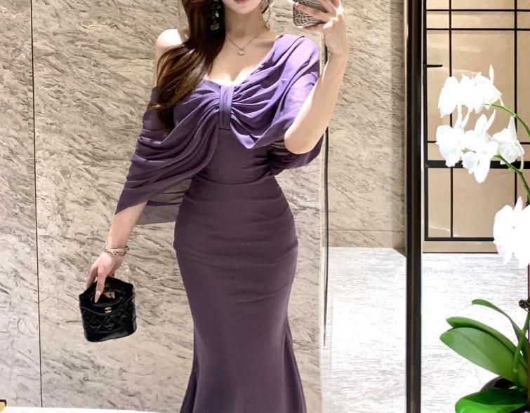 Cape-Sleeve Plain Ruched Midi Sheath Dress Product Image