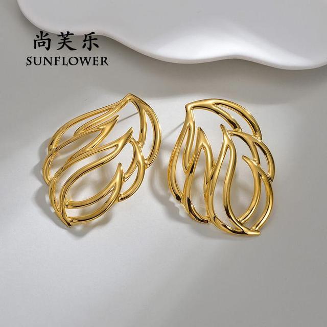 Floral Stainless Steel Stud Earring Product Image