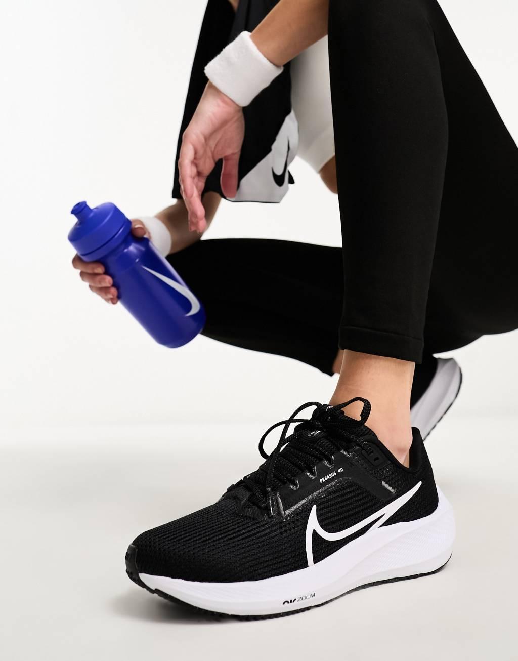 Nike Pegasus 40 sneakers in black and white Product Image