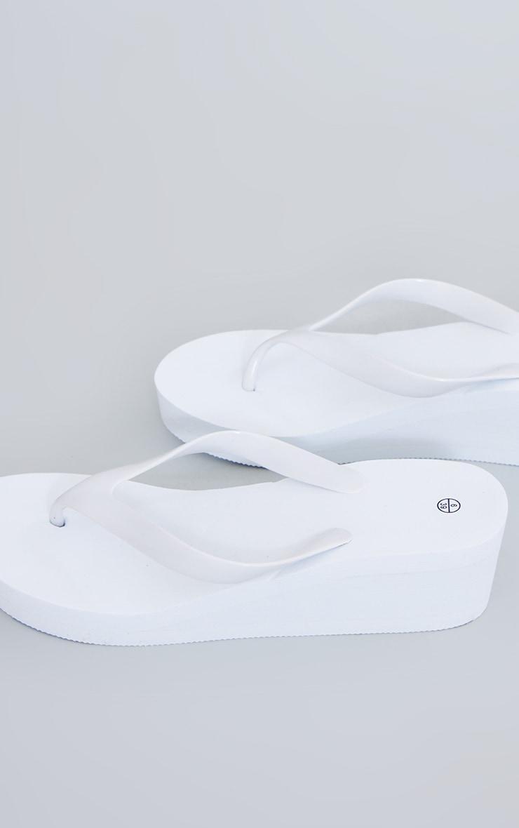 White Round Toe Simple Platform Flip Flops Product Image