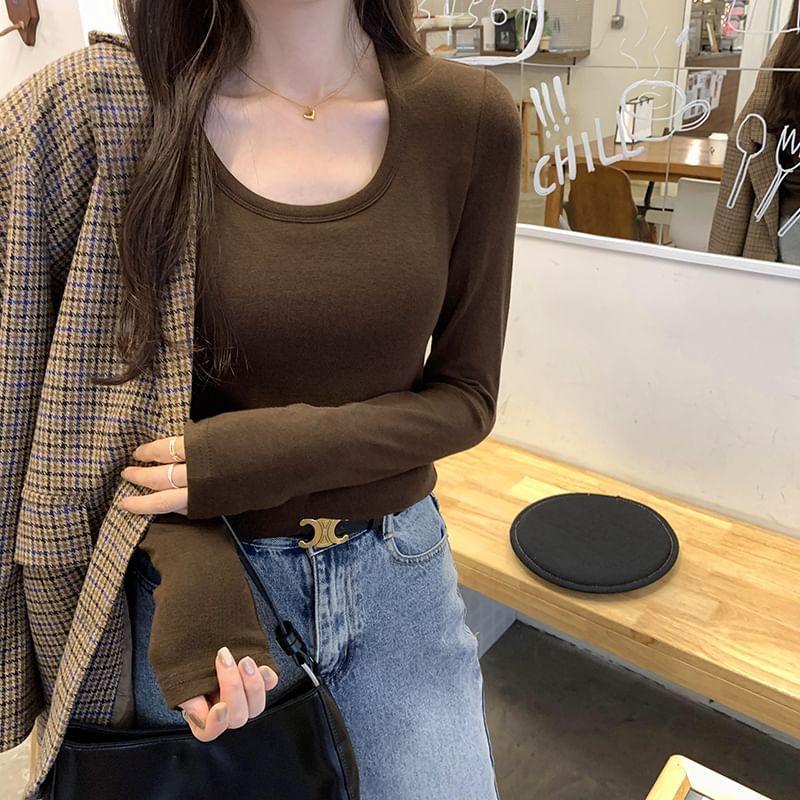 Long-Sleeve Scoop Neck Slim Fit Tee Product Image