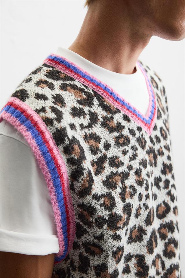 ANIMAL PRINT JACQUARD KNIT VEST Product Image