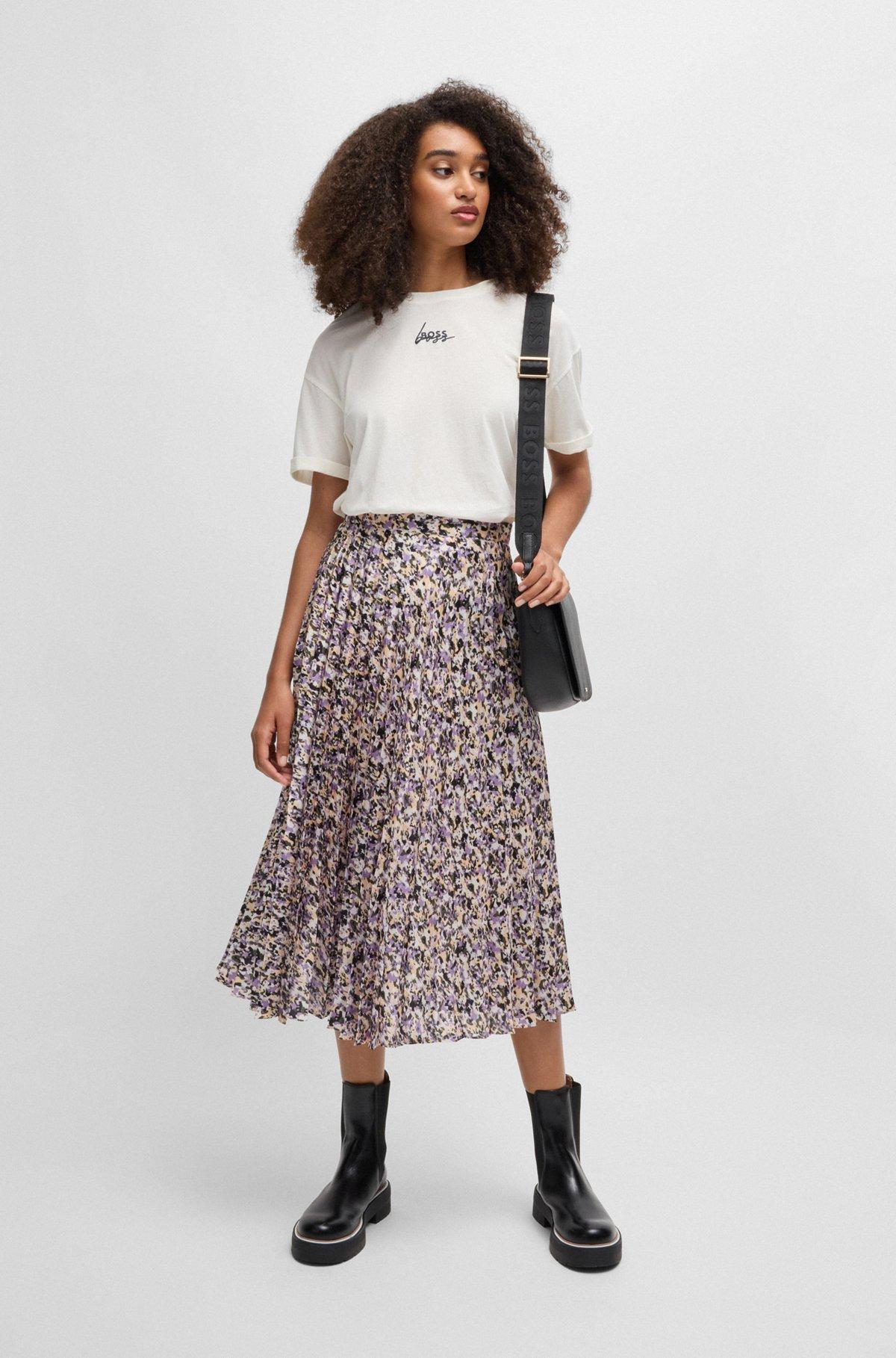 Maxi skirt in printed plissé satin Product Image