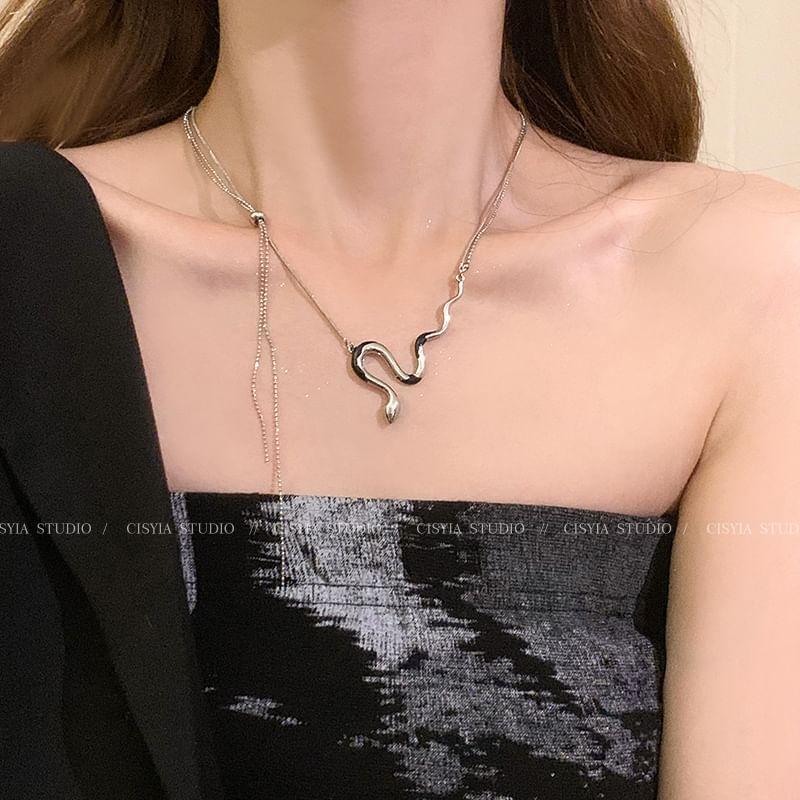 Snake Pendant Alloy Choker Product Image